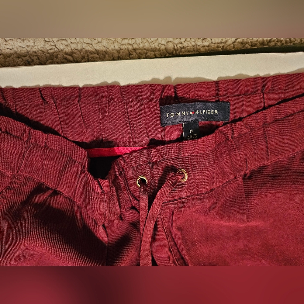 Tommy Hilfiger Women's Maroon Casual Pants